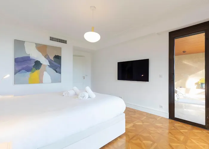 Exceptional Super-cannes Glaieuls With Sea Views Pools & Private Jacuzzi Hébergement de vacances